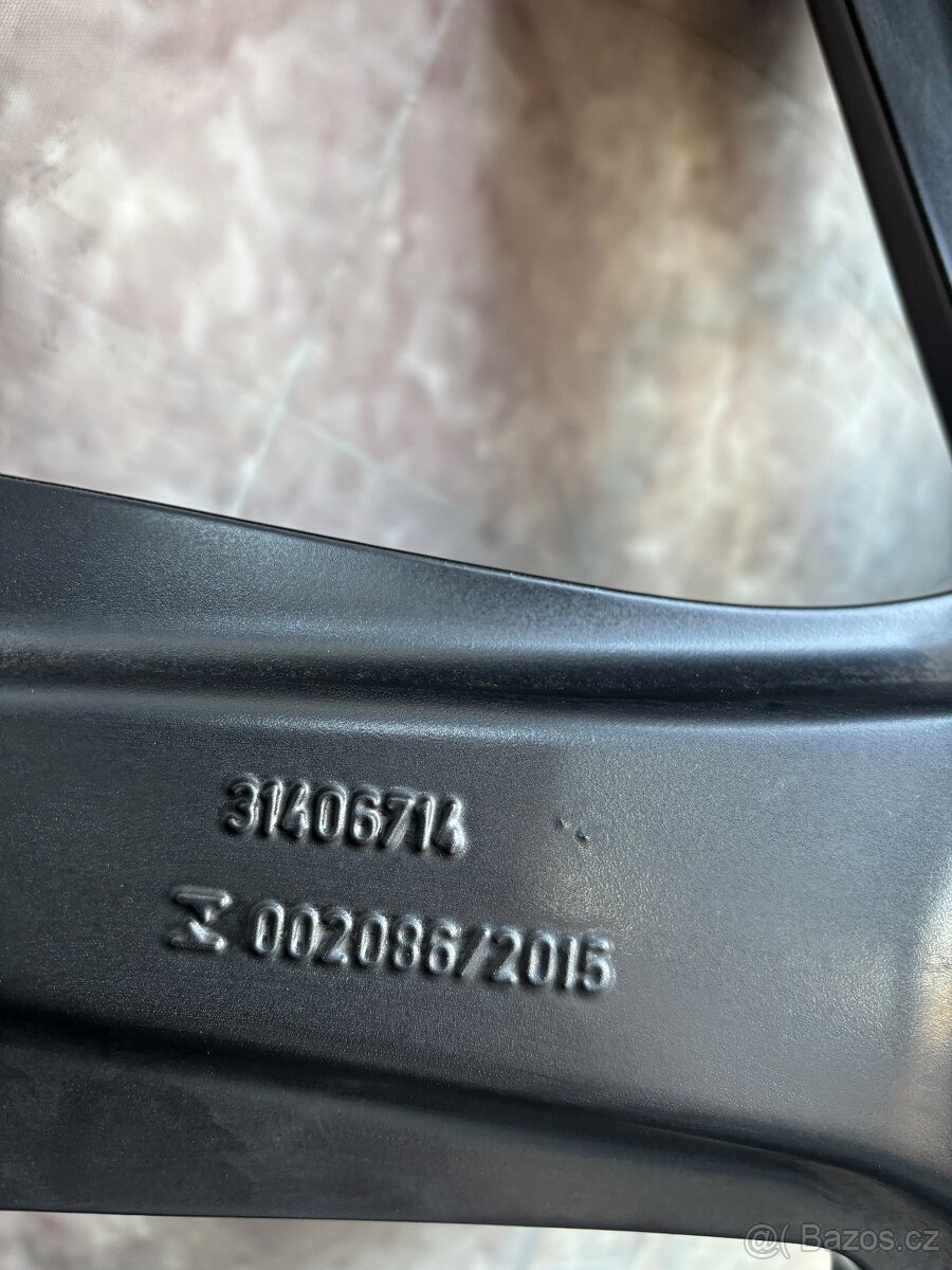 Zimní sada Volvo XC90 275/45R20 110V - 5