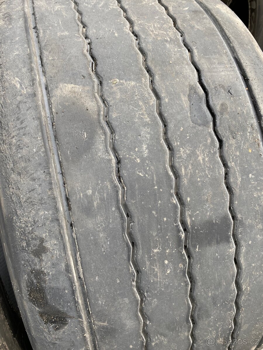 Nákladní pneumatiky 435/50 R19,5 - 5