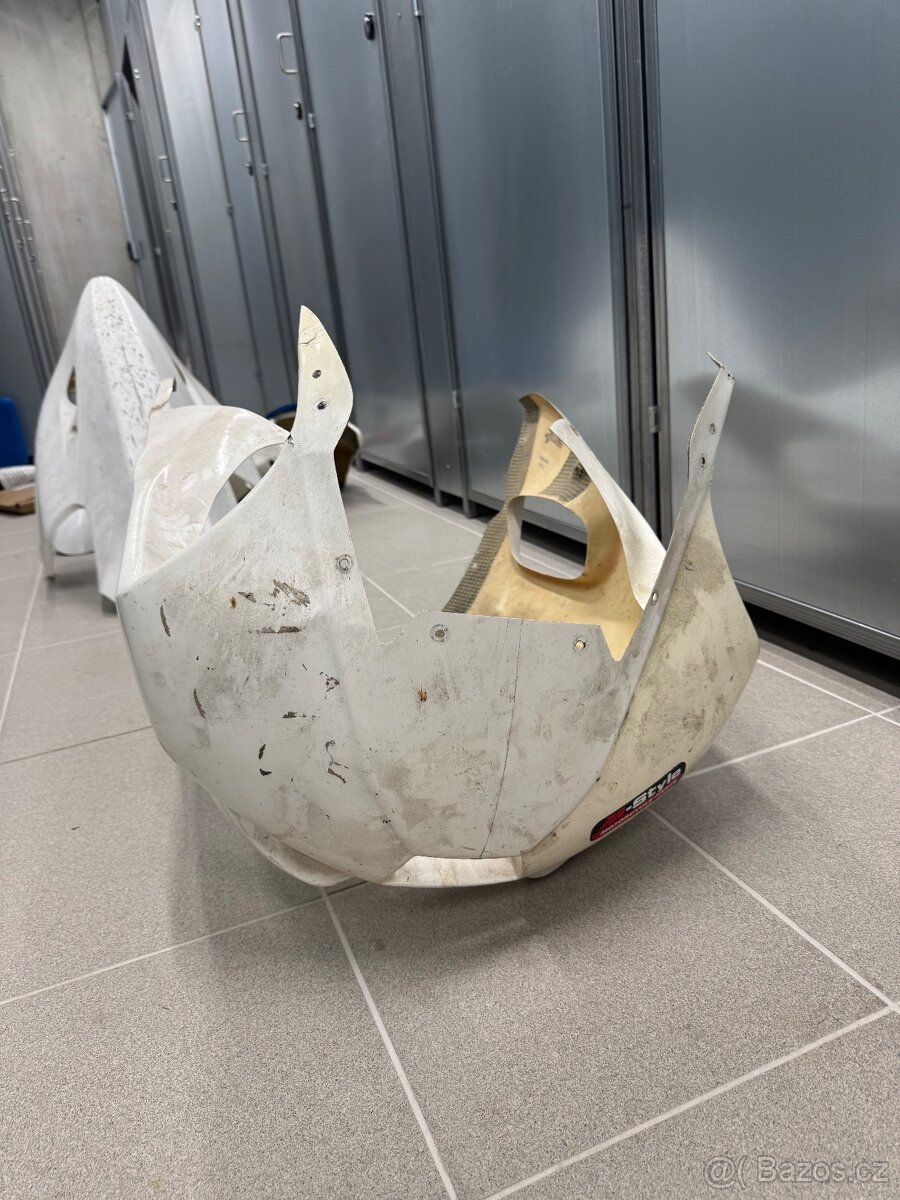 Laminátové kapoty r6 - 5