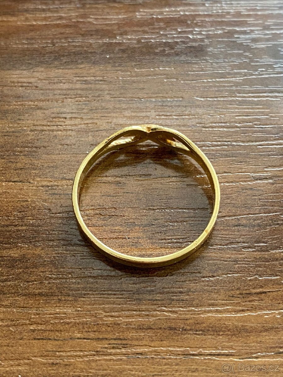 Zlatý dámský prstýnek - 5