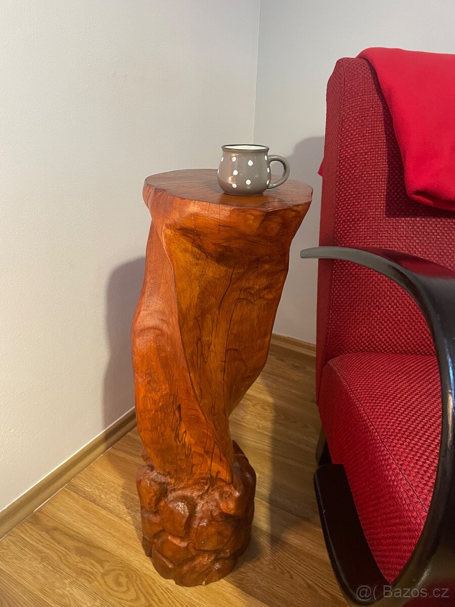 Ručně vyřezavaný masivní dřevěný stojan na dekorace. - 5