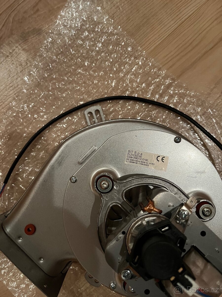 Odsavač /odtahový ventilátor pro peletová kamna. - 5