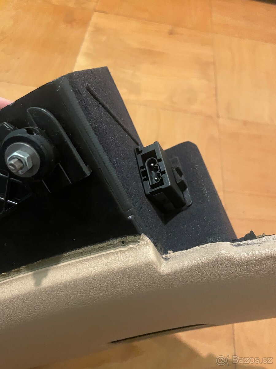 E39 přihrádka spolujezdce - 5