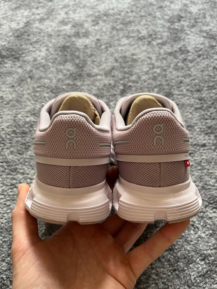 On Running, model Cloud 6, velikost 38,5 - 5