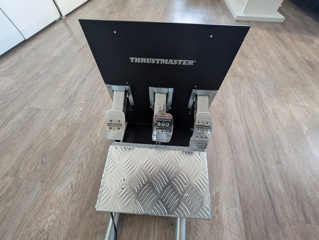 Thrustmaster T300 Ferrari Alcantara, páka, pedály, stojan - 5