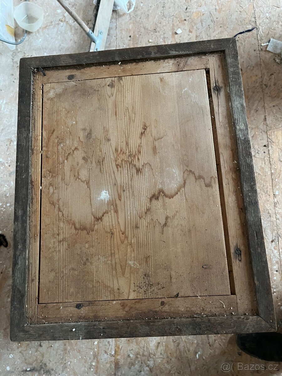 Prodám starožitné noční stolky - 5