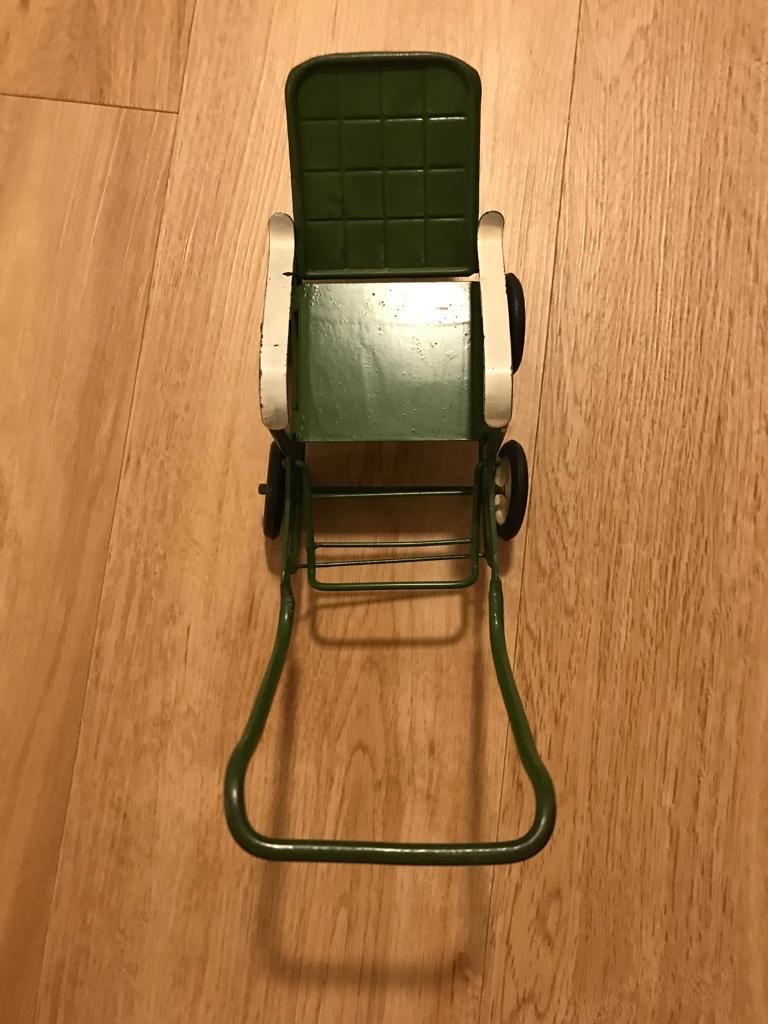 Starý kovový kočárek na panenky - 5