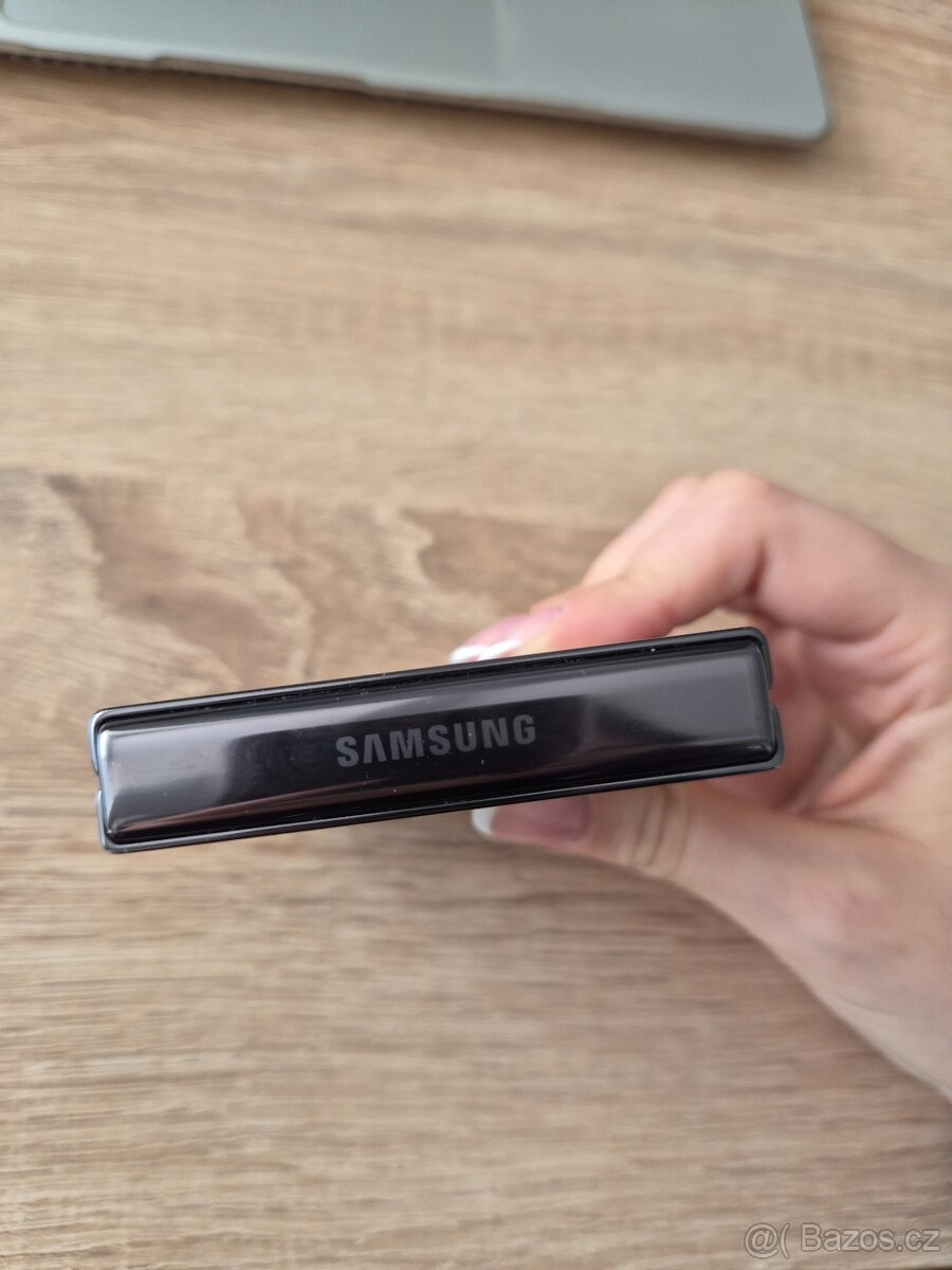 Samsung Galaxy ZFlip 5 / 256GB - 5
