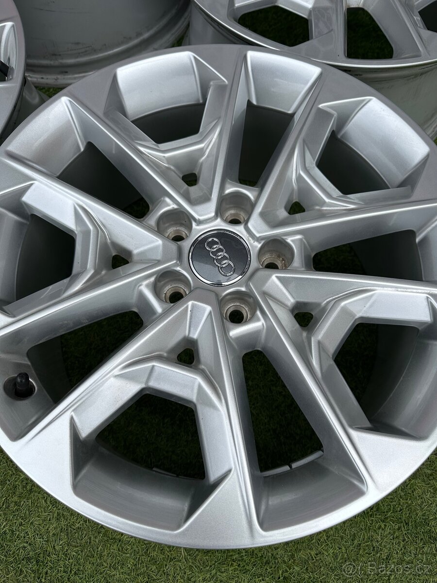 Nová sada Audi Q2 - ORIGINÁL- R18 - 5