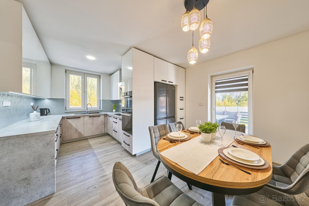 Prodej nového bytu 4+kk s terasou, bazénem a garáží - 5