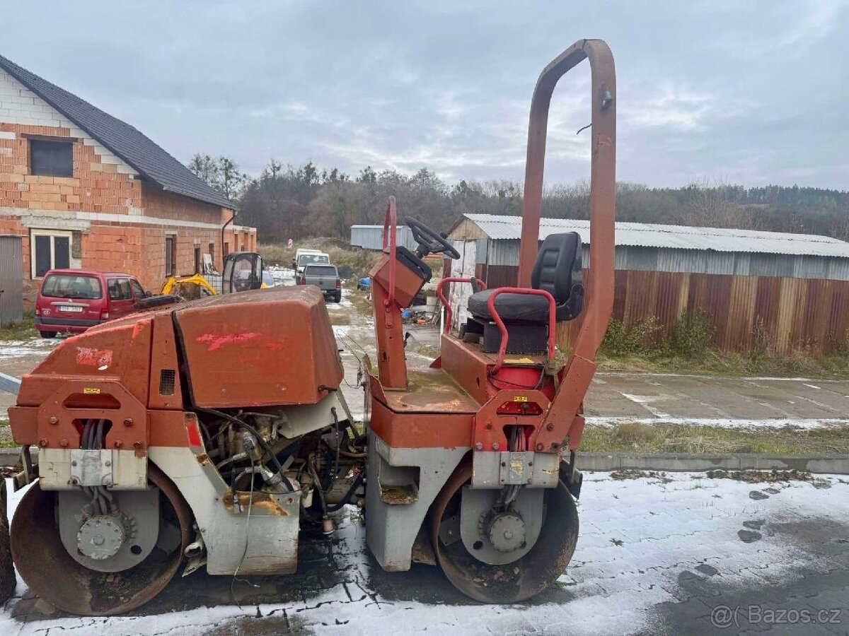 VIBRAČNÍ VÁLEC DYNAPAC - 5