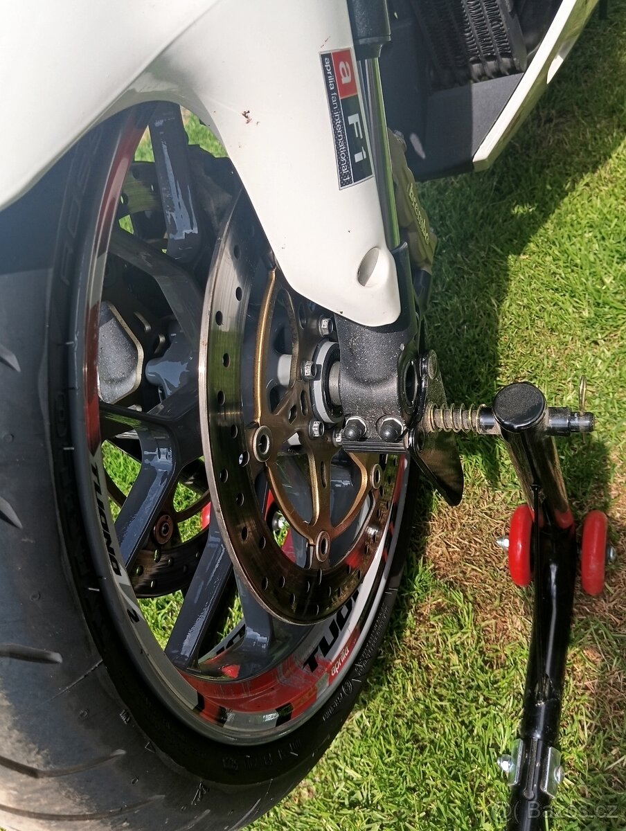 Prodám Aprilia Tuono v2 1000RR - 5
