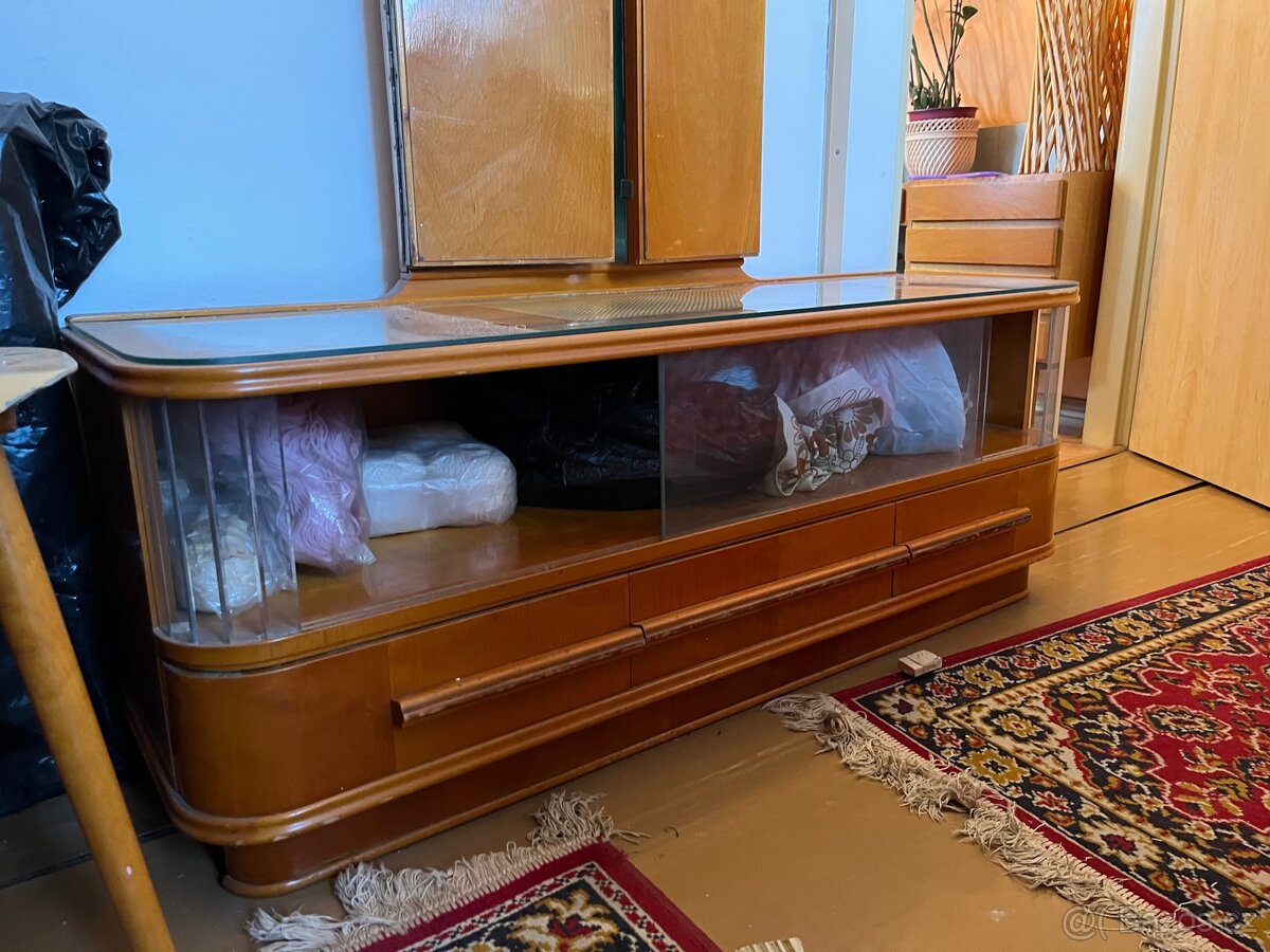 starozitny nabytek - postel, komody, toaletni stolek - 5