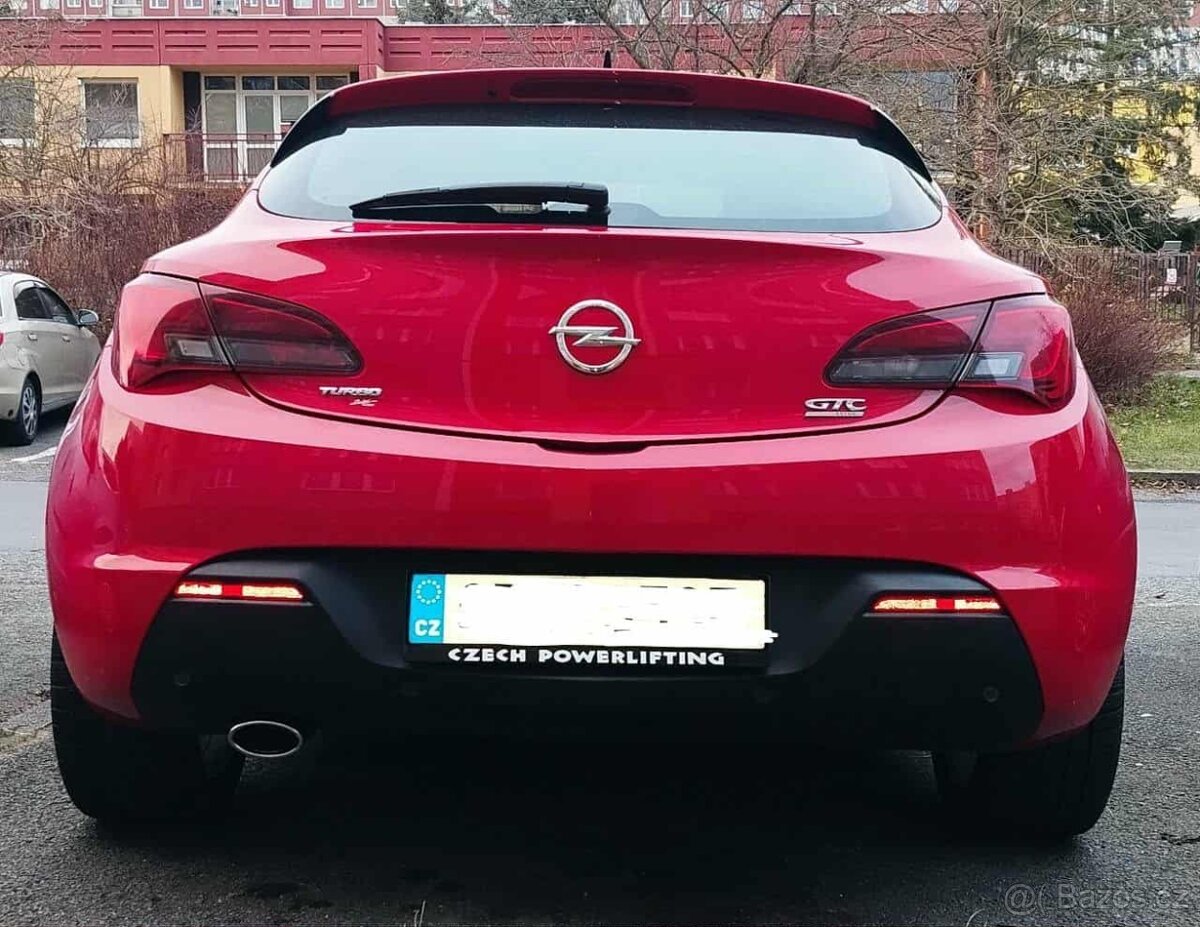 Opel Astra GTC 1,6 Turbo - 5