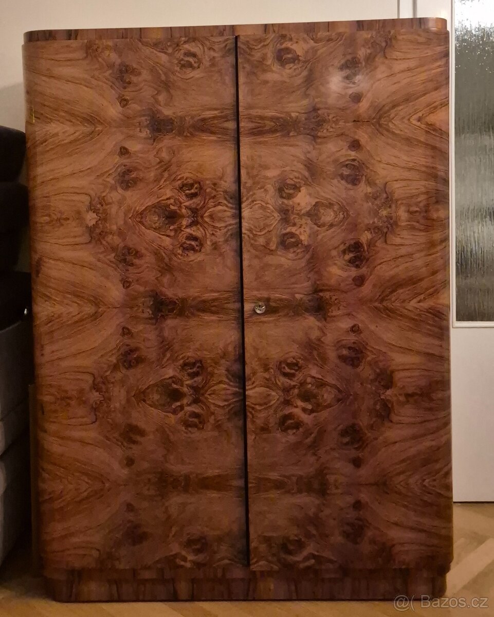 Sekretář a šatní skříň - 5