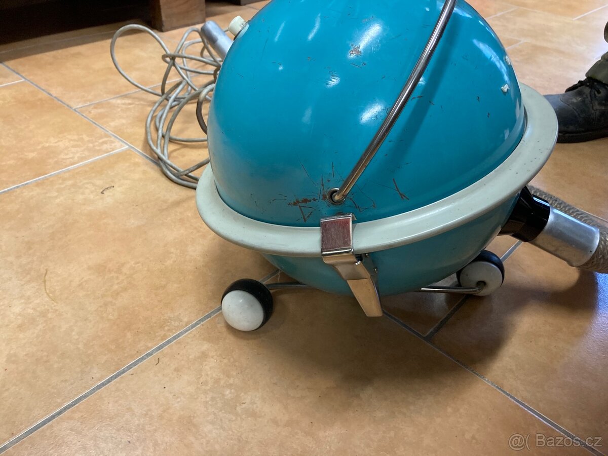 Stary historicky rusky vysavac - 5