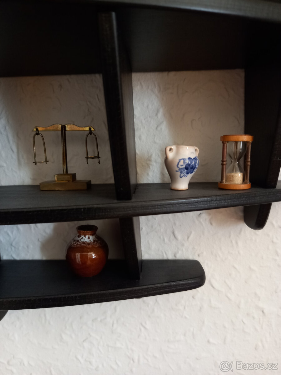 Polička + miniatury - 5