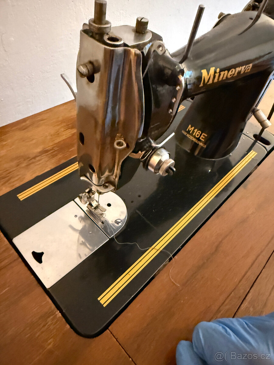 Starý retro šicí stroj Minerva M16E funkční - 5