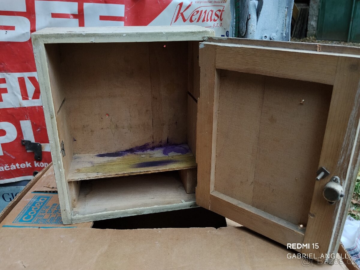 Staré Dřevěné Skříňky (Lékárničky) - 5