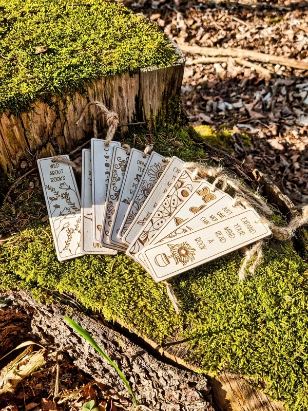 Dřevěná záložka do knihy s originálním designem V7 - 5