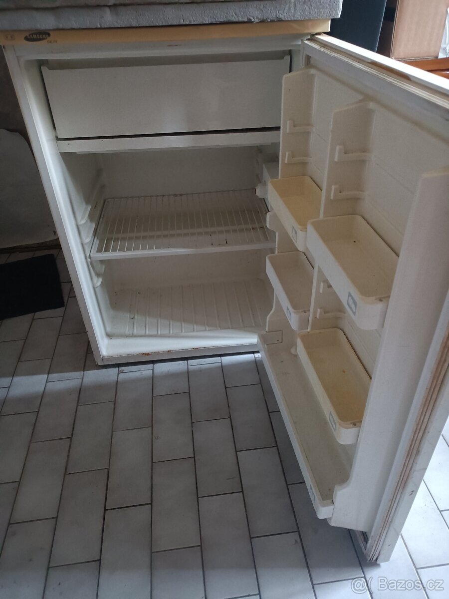 Lednice s malým mrazákem - 5