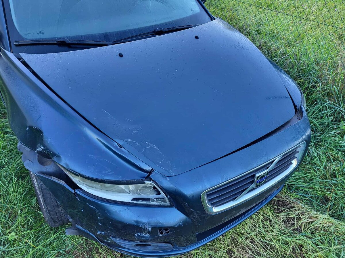 Prodám náhradní díly do Volvo V50 - 5