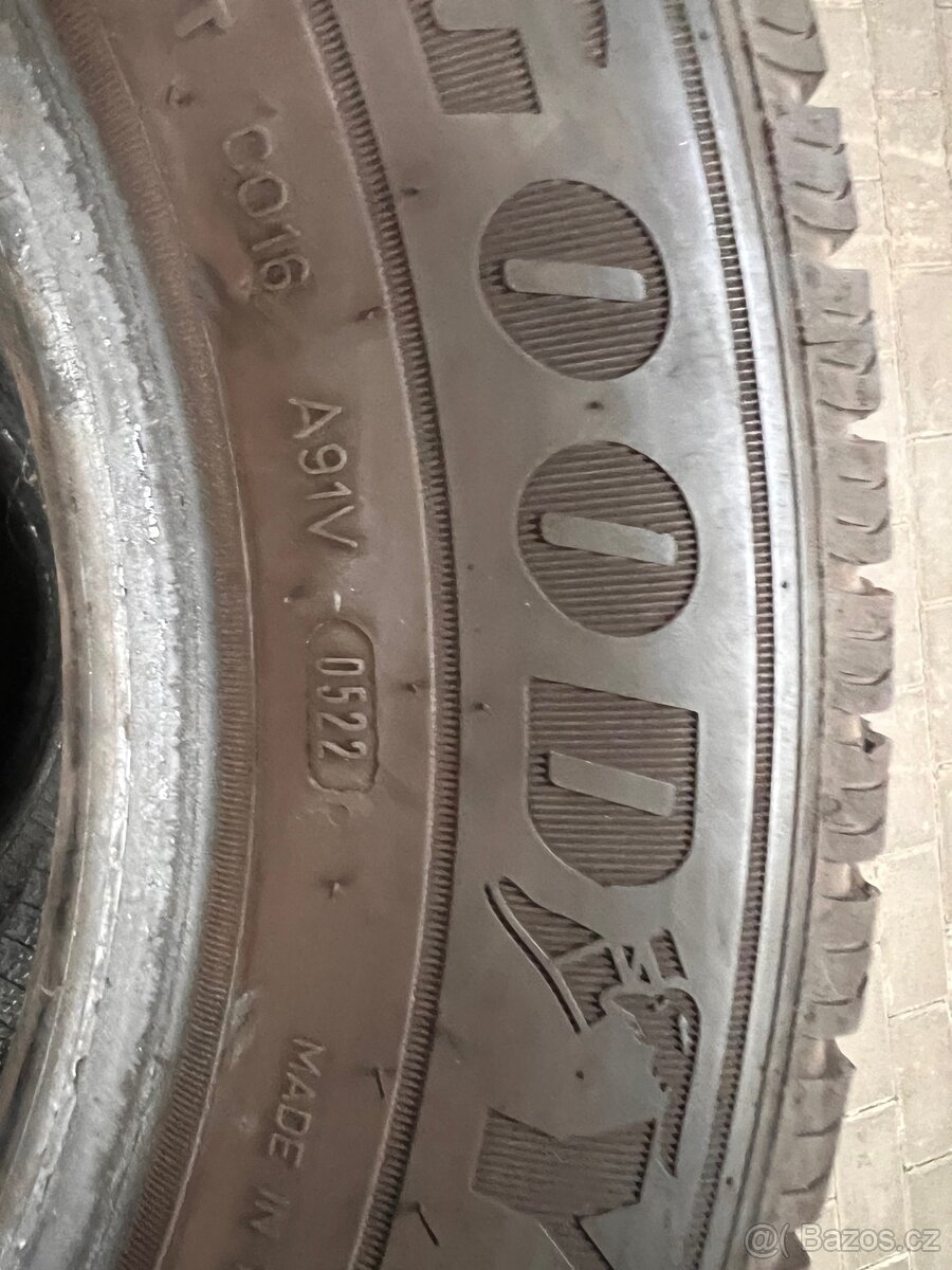 Goodyear efficientGrip 215/65 R15C - 5