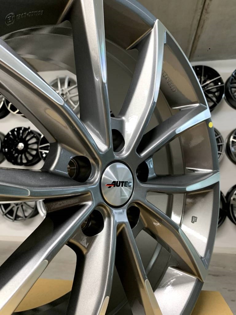 Nové Nissan , Dacia alu kola R18 5x114.3 - 5