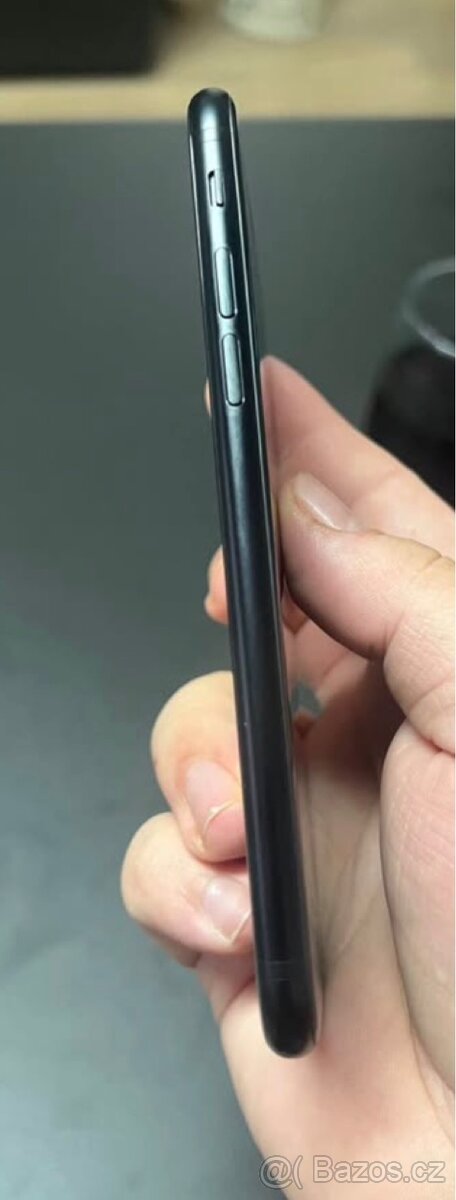 IPhone SE 2020 94% baterie - 5