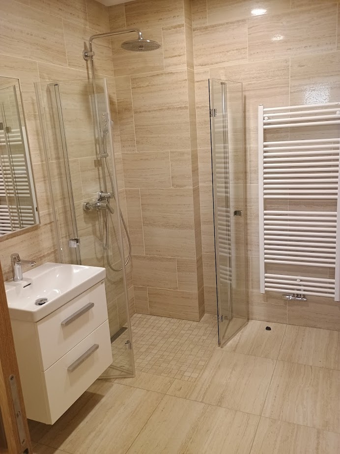 Pronájem komerčních prostor - Vsetín, ul.4.května - 5