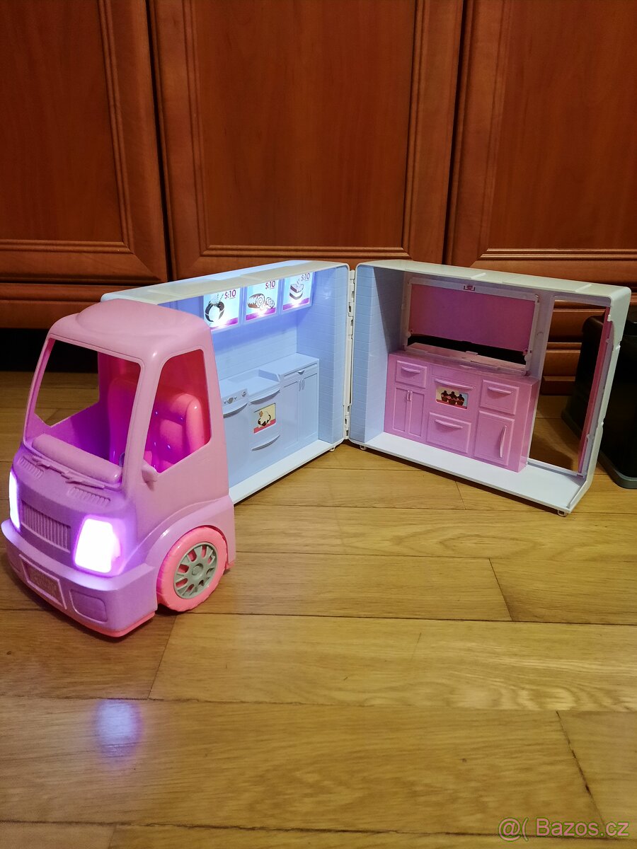 Karavan Dining Truck - 5