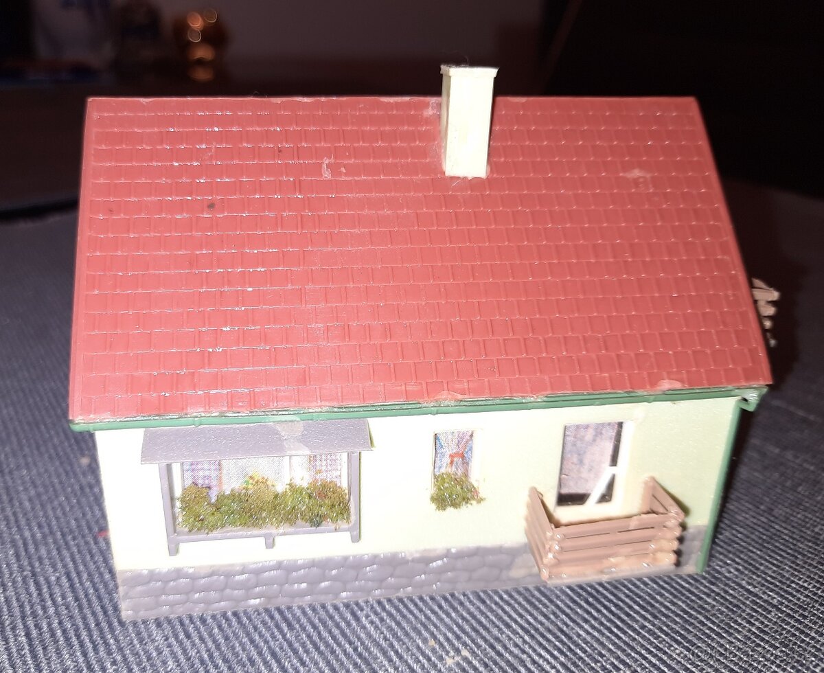 Model rodinný dům s garáží do kolejiště TT - 5