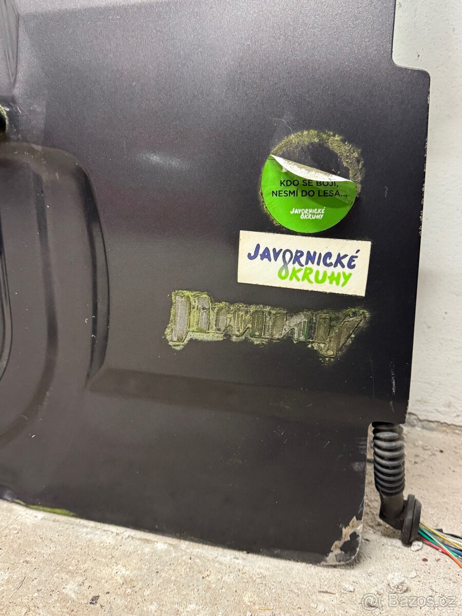 Suzuki Jimmy, zadní 5. (páté) dveře - 5