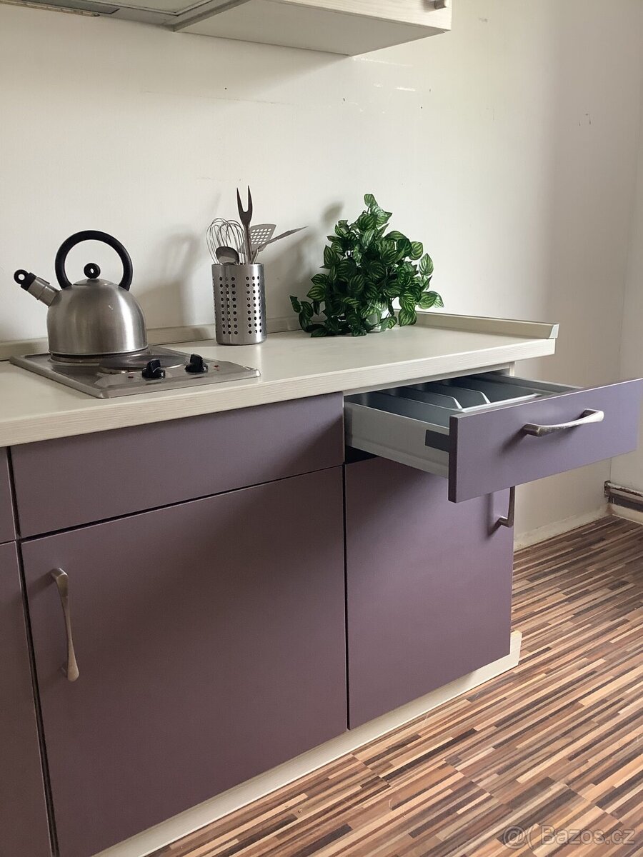 Moderní kuchyně ve fialovém odstínu MOLLY - 5