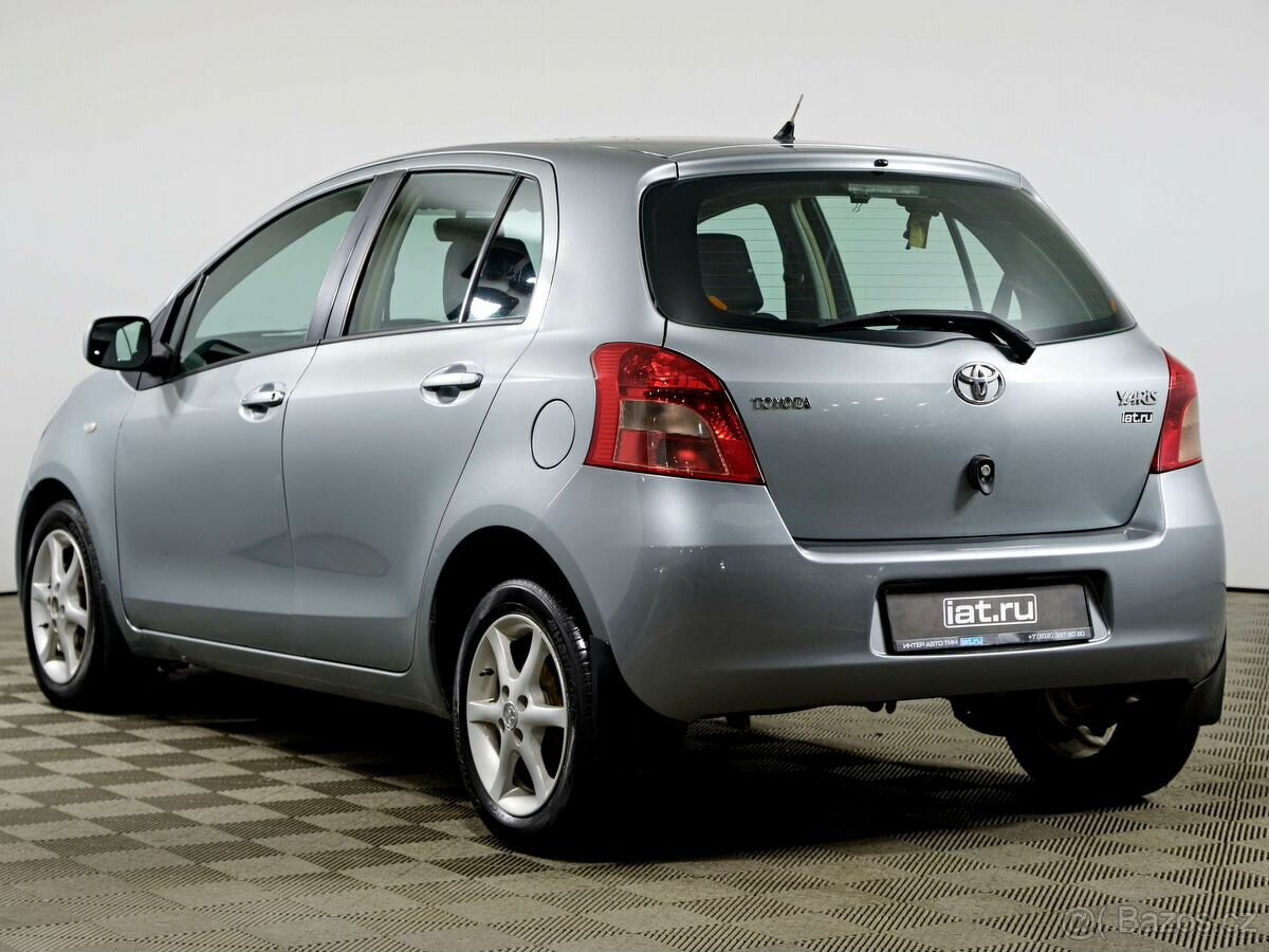 Koupim:Toyota Yaris model, II - 5