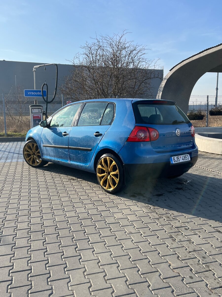Volkswagen Golf - 5