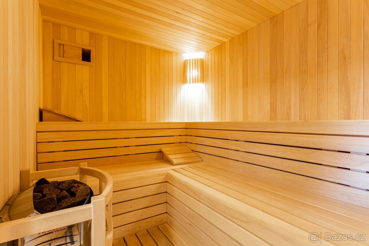 Penzion v Krušných horách 840 m², pozemek 5077 m² - 5