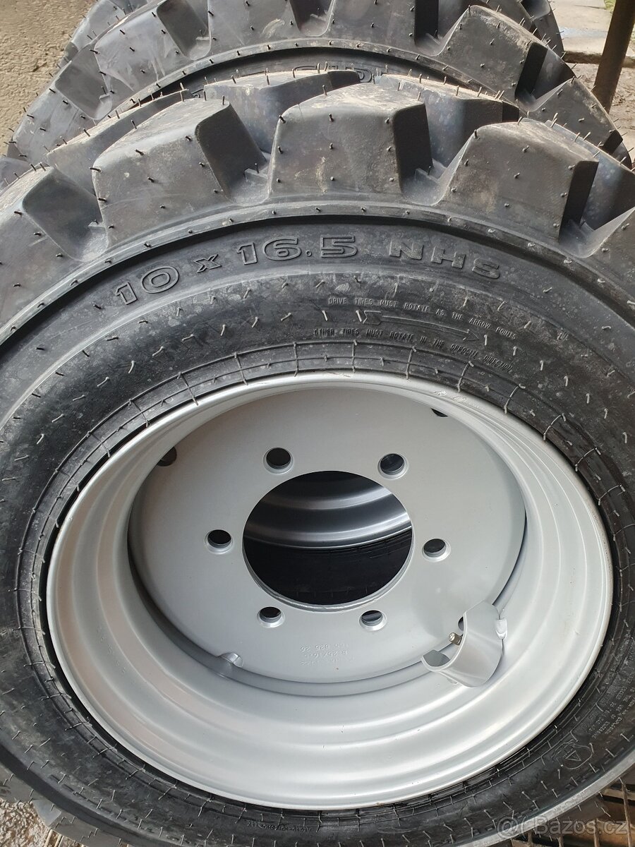 Kola smykový nakladač UNC - Locust - Novotný - 5