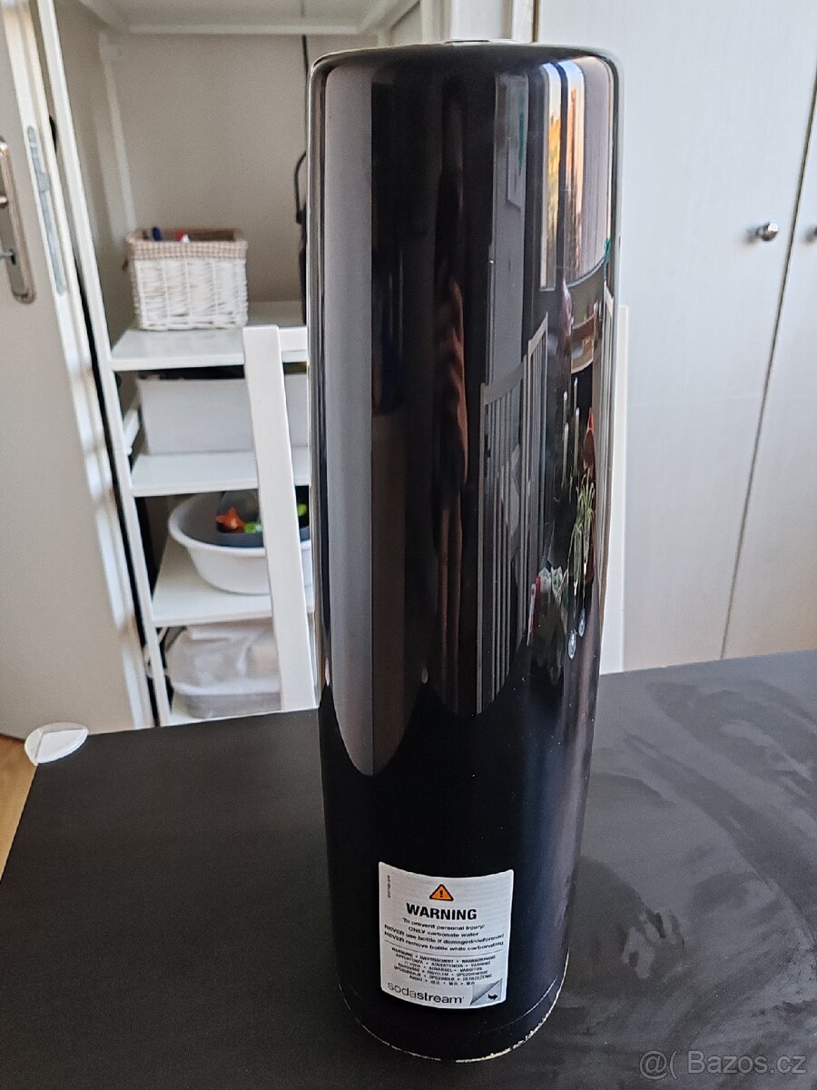 Výrobník Sodastream+lahev+ prázdná bomba CO2 - 5