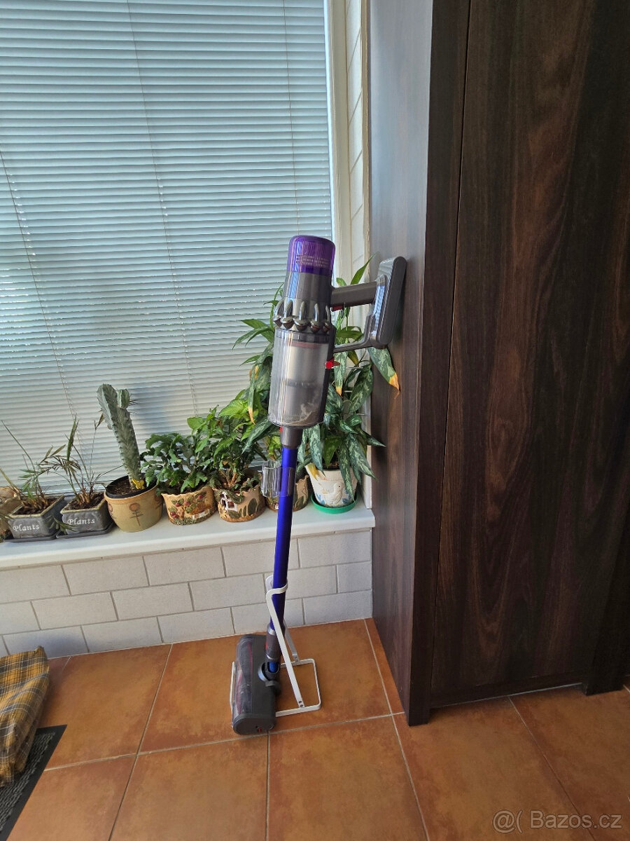 Kovový stojan pro tyčkový vysavač - 5