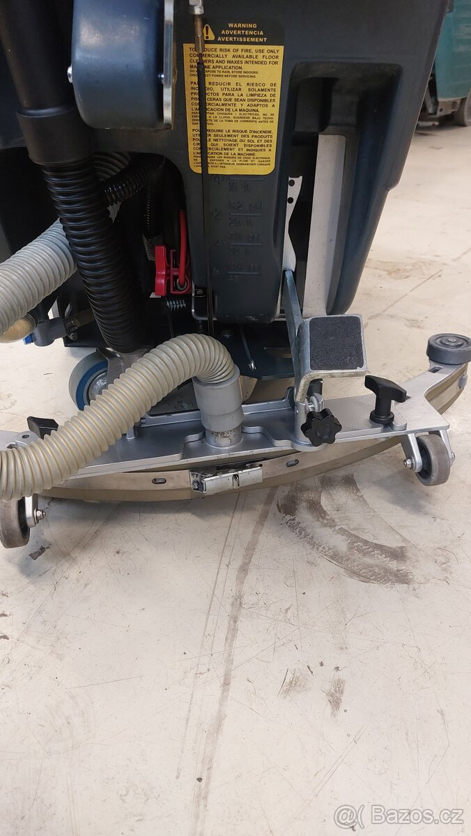 Podlahový mycí stroj Nilfisk BA 451 - 5