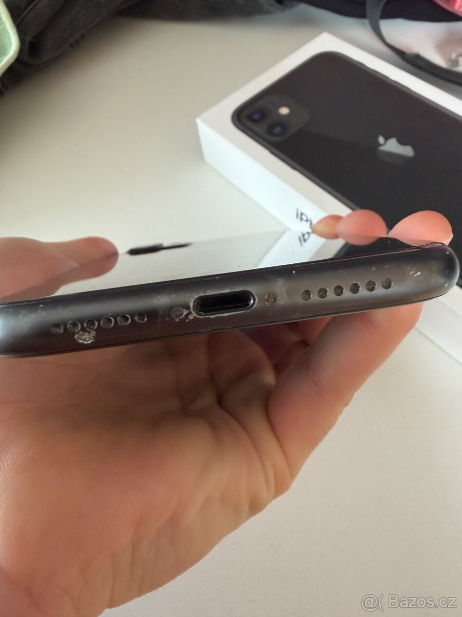 Iphone 11, černá, 64 gb, baterie 75 % - 5