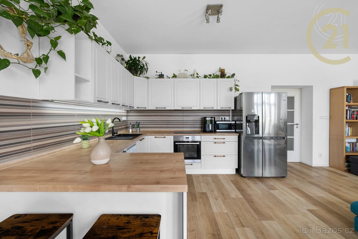 Prodej prostorného bytu 3+kk (94 m²) po rekonstrukci – Pa... - 5