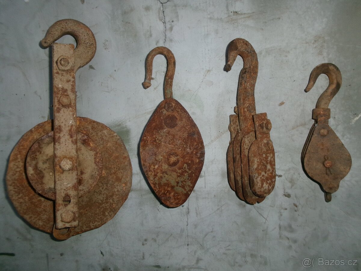 Prodám elektromotor zn.Škoda, namontován ve skříni, na 4-kol - 5