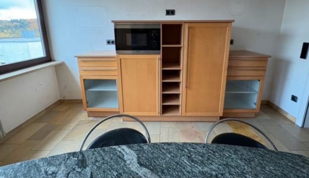 Kuchyně s ostrůvkem, kamennou deskou a spotřebiči,5708 - 5