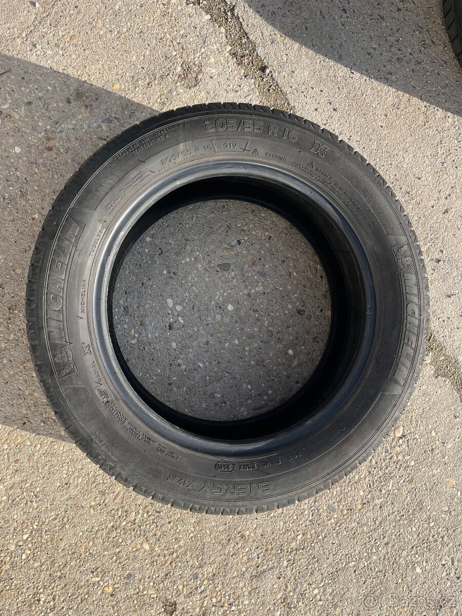 Pneu 205/55/16 - 5