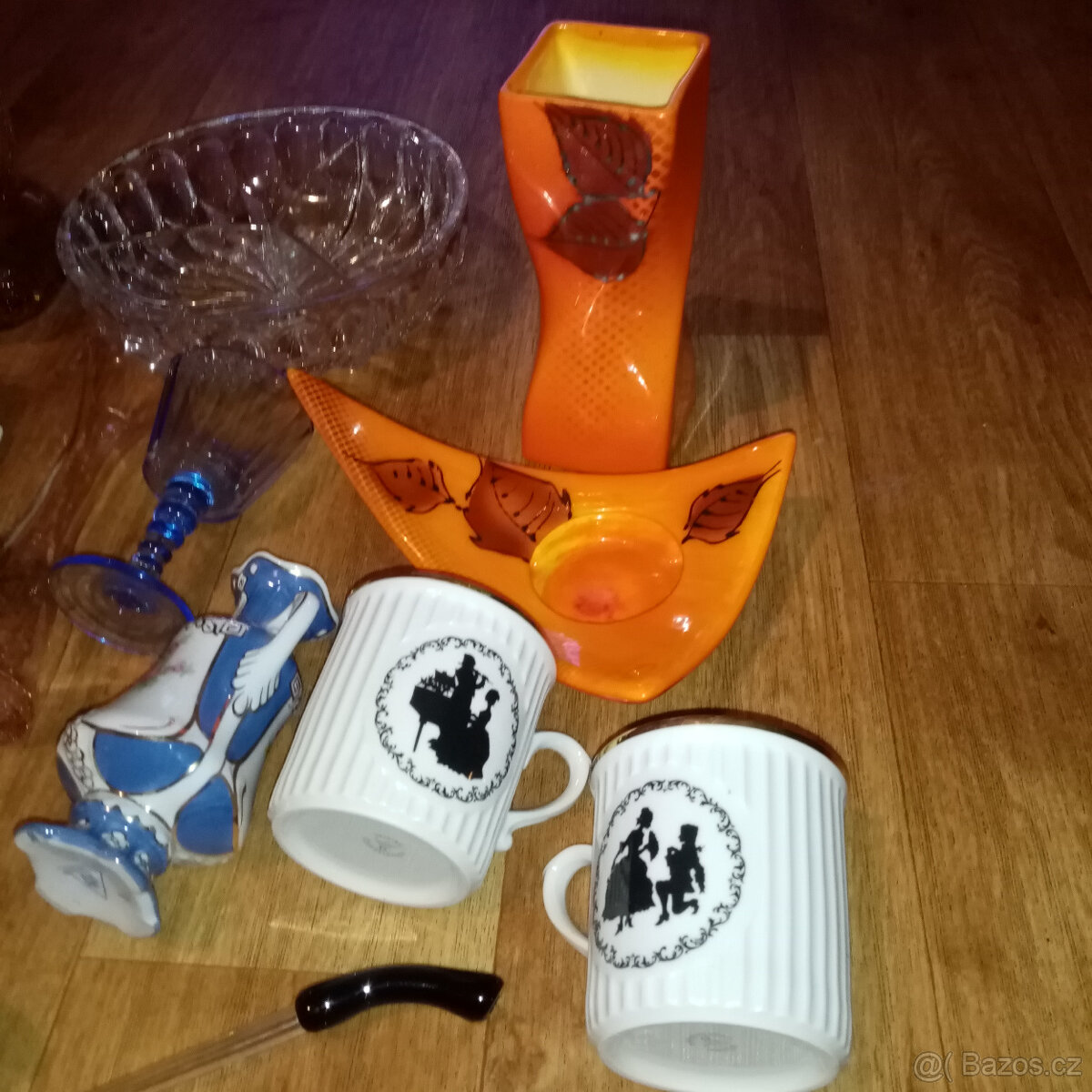 Prodám různé staré české sklo -vázy ,mísy,poháry,fajfky,hrnk - 5