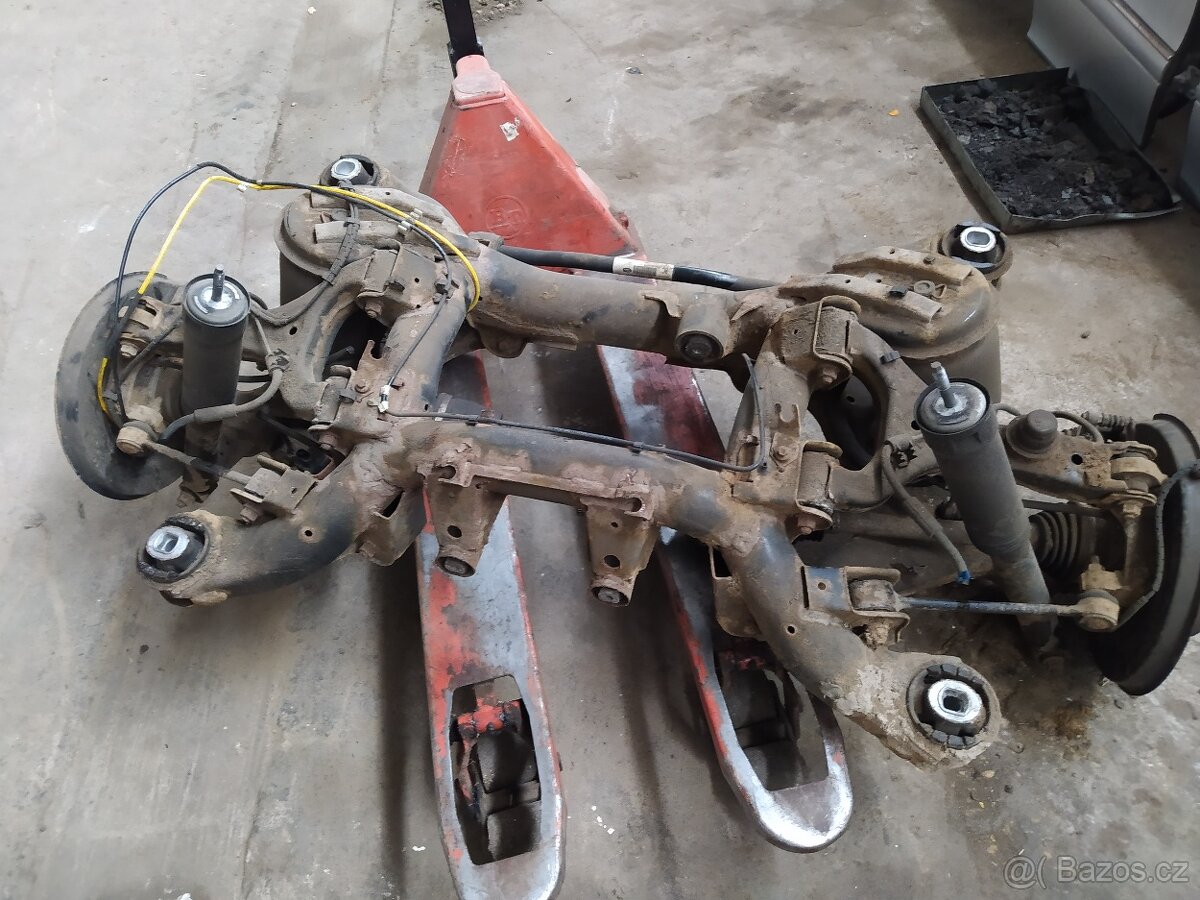 Range Rover TDV8 L322 rok 2006 náhradní díly - 5