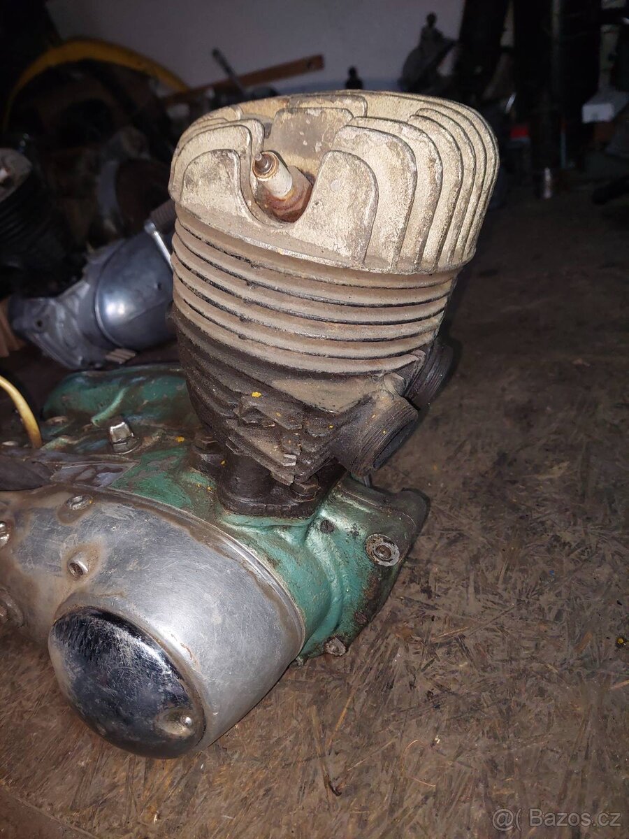 Motor na IŽ49 kliková hřídel bez vůle v dobrém stavu IŽ350 - 5