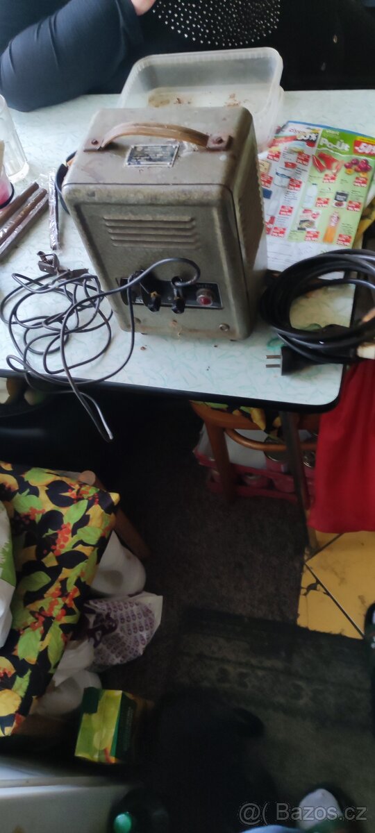 Retro nabíječka 6a12voltů - 5